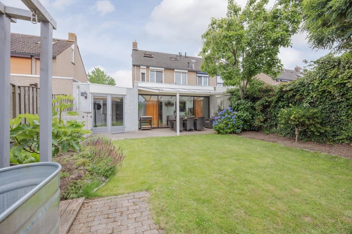 Foto 3 van Burg van Leentstraat 18