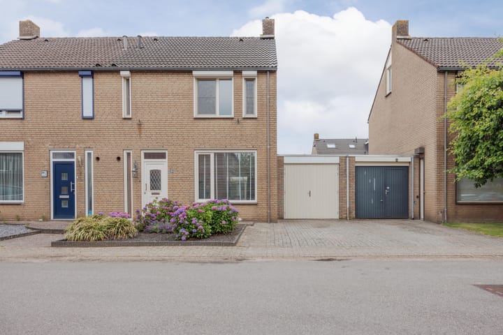 Foto 7 van Burg van Leentstraat 18