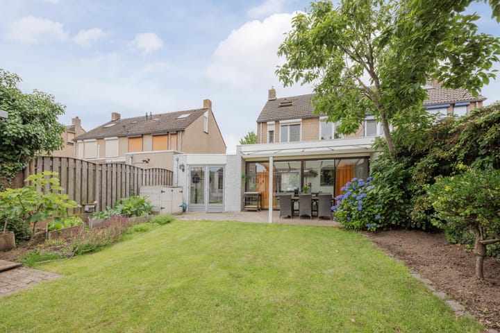 Foto 39 van Burg van Leentstraat 18