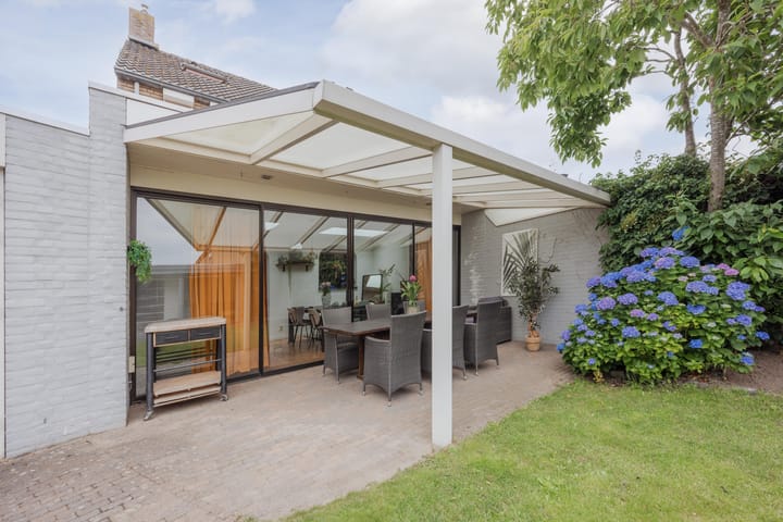 Foto 40 van Burg van Leentstraat 18