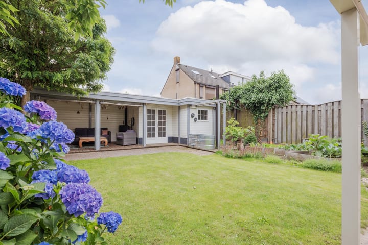 Foto 42 van Burg van Leentstraat 18