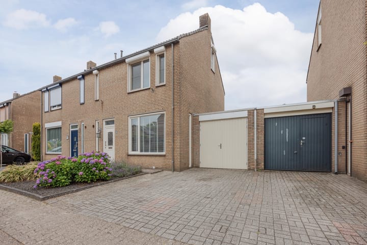 Foto 46 van Burg van Leentstraat 18