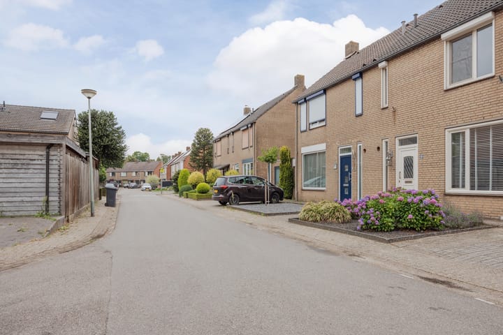 Foto 47 van Burg van Leentstraat 18