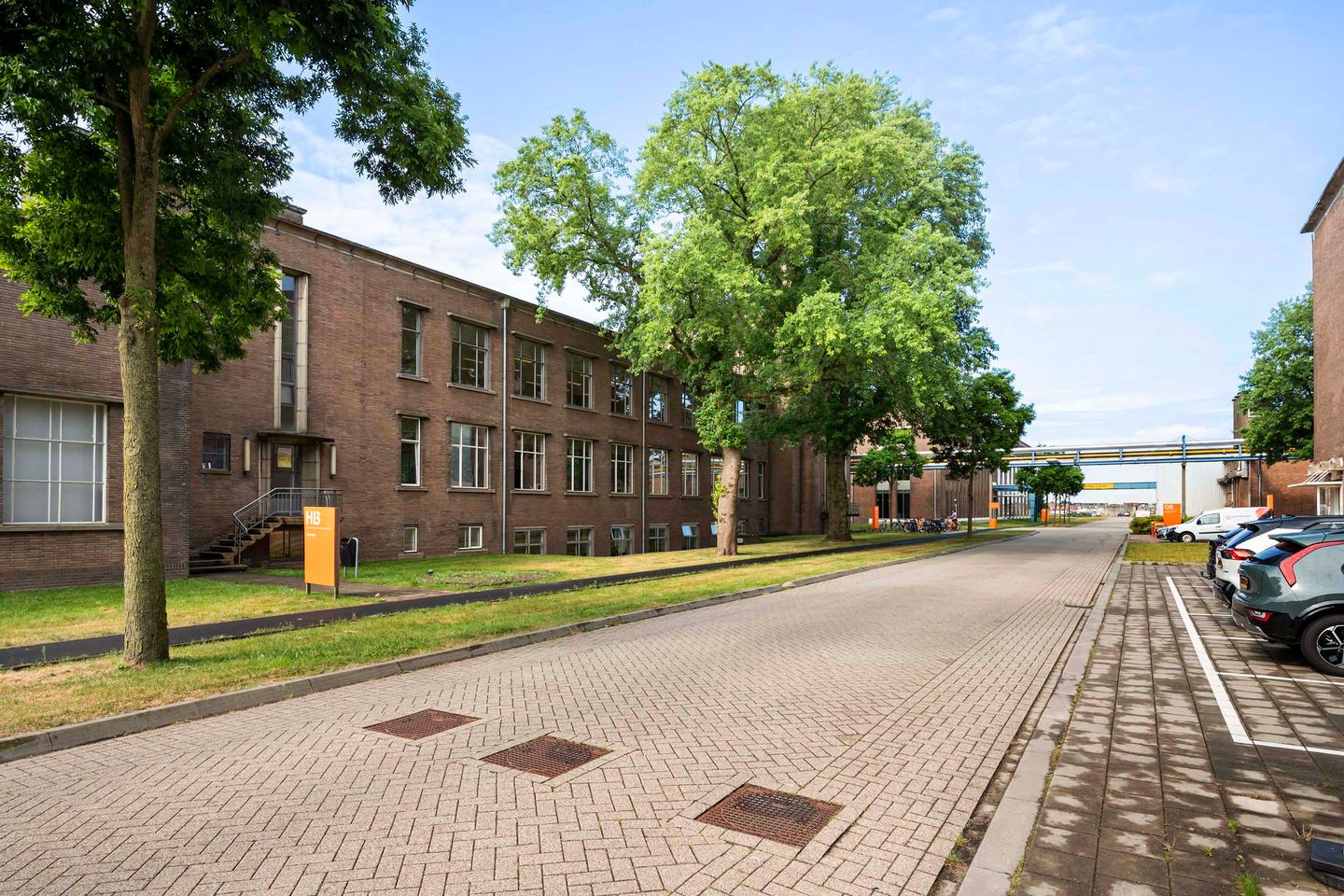 View photo 2 of Westervoortsedijk 73-HB