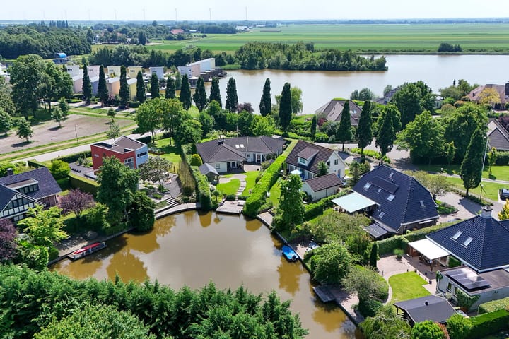 Photo 62 of Oeverloper 18