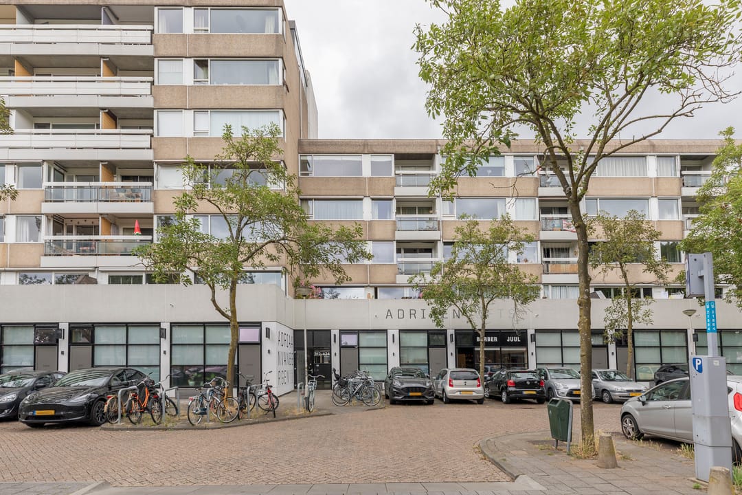 Photo 1 of Adriaan van Bergenstraat 370