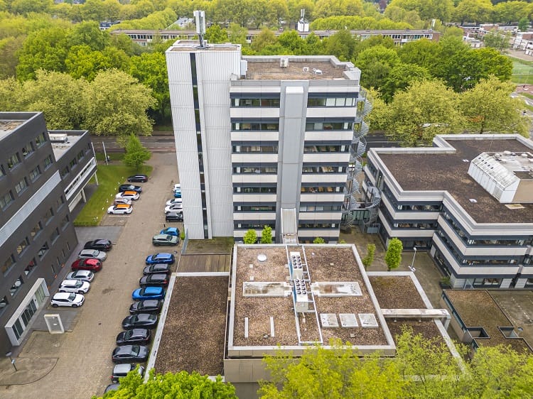 Bekijk foto 2 van Professor Cobbenhagenlaan 109