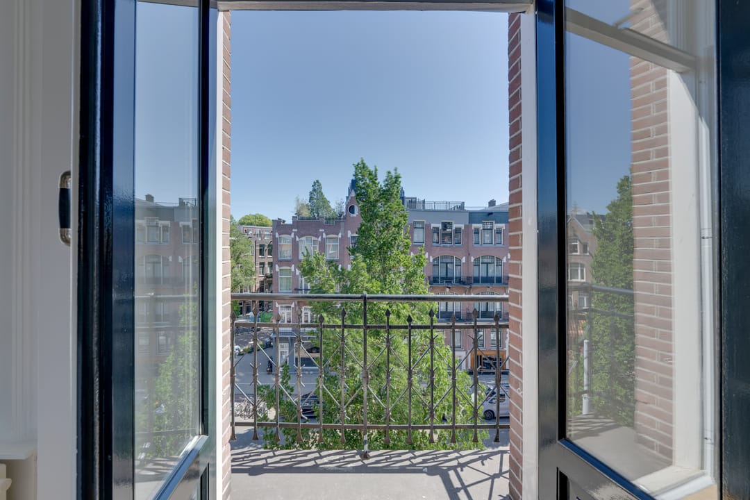 Photo 7 of Van Baerlestraat 122-3
