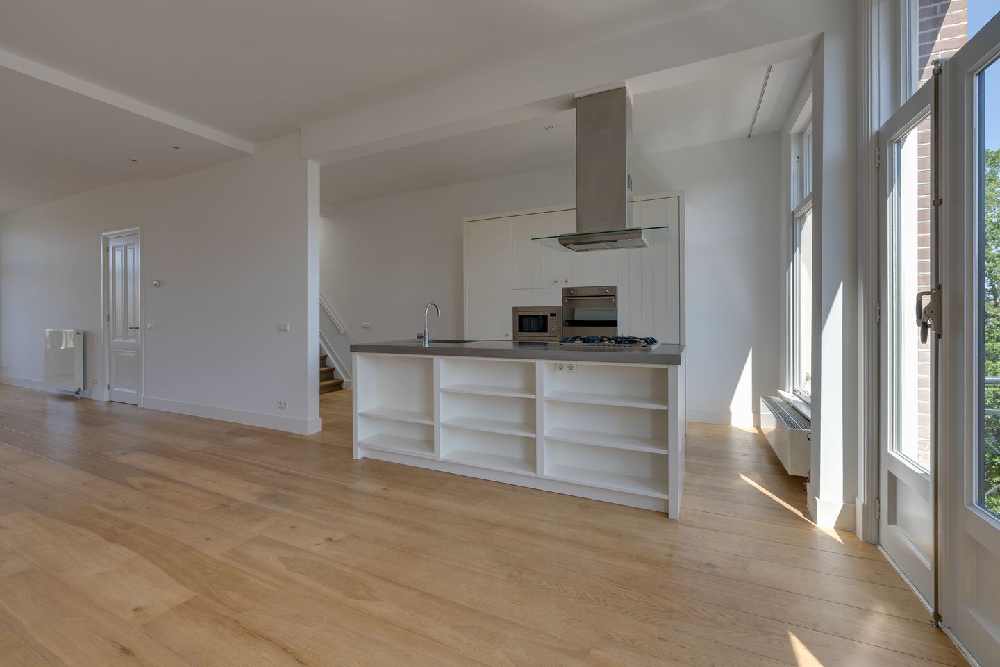 Photo 10 of Van Baerlestraat 122-3