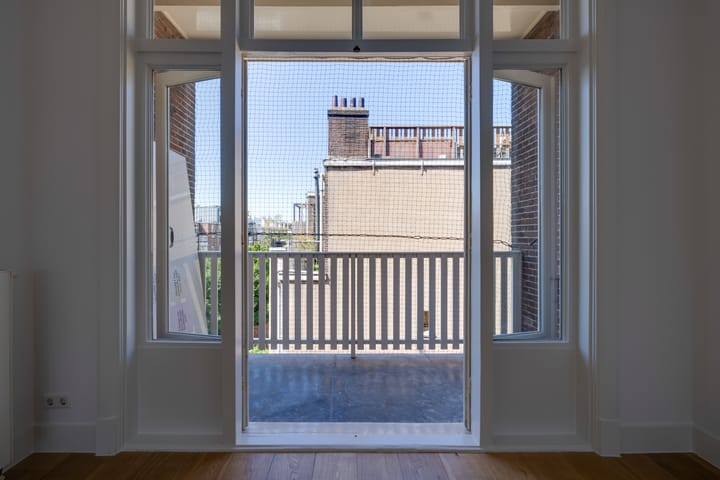 Foto 16 van Van Baerlestraat 122-3