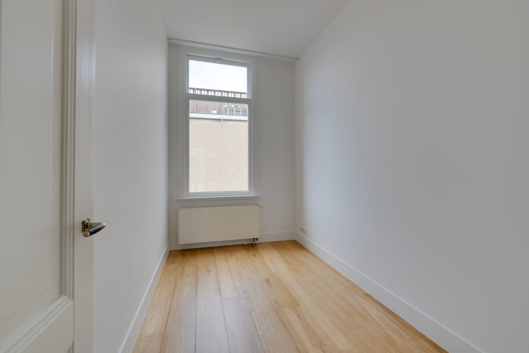 Photo 17 of Van Baerlestraat 122-3