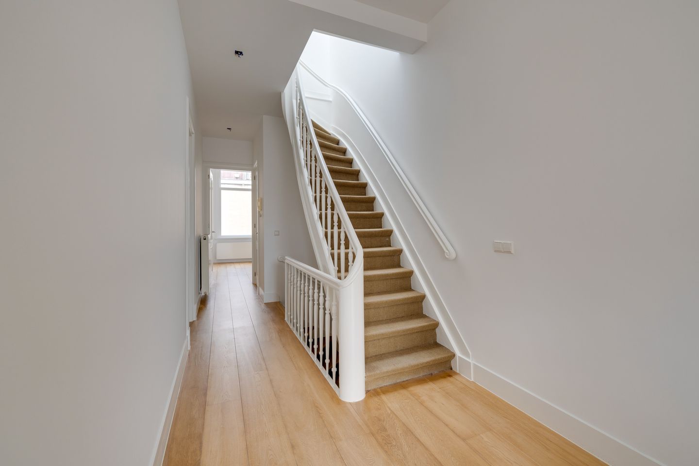 Photo 19 of Van Baerlestraat 122-3