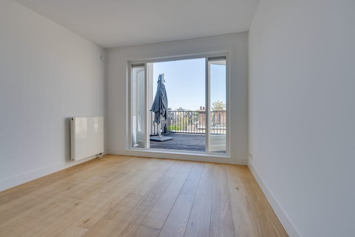 Foto 23 van Van Baerlestraat 122-3