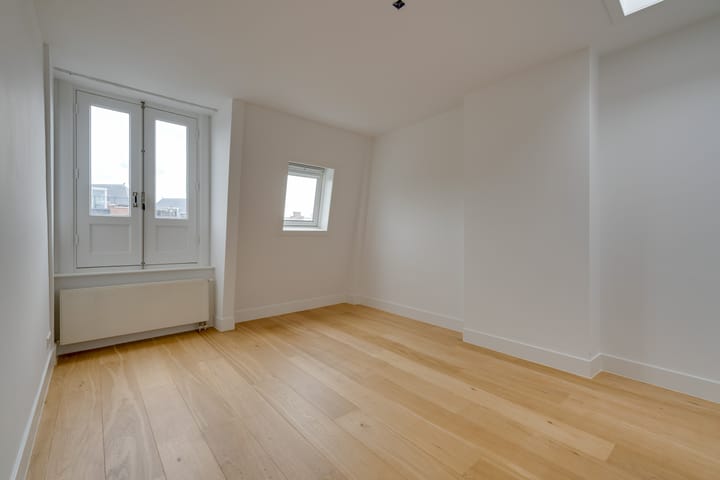 Foto 29 van Van Baerlestraat 122-3