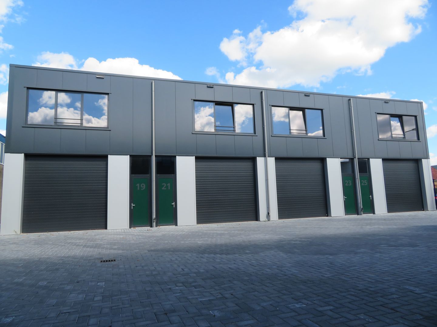 View photo 1 of Pascalstraat 19-25