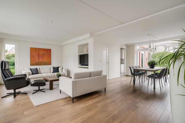 Photo 2 of Molenveldstraat 26