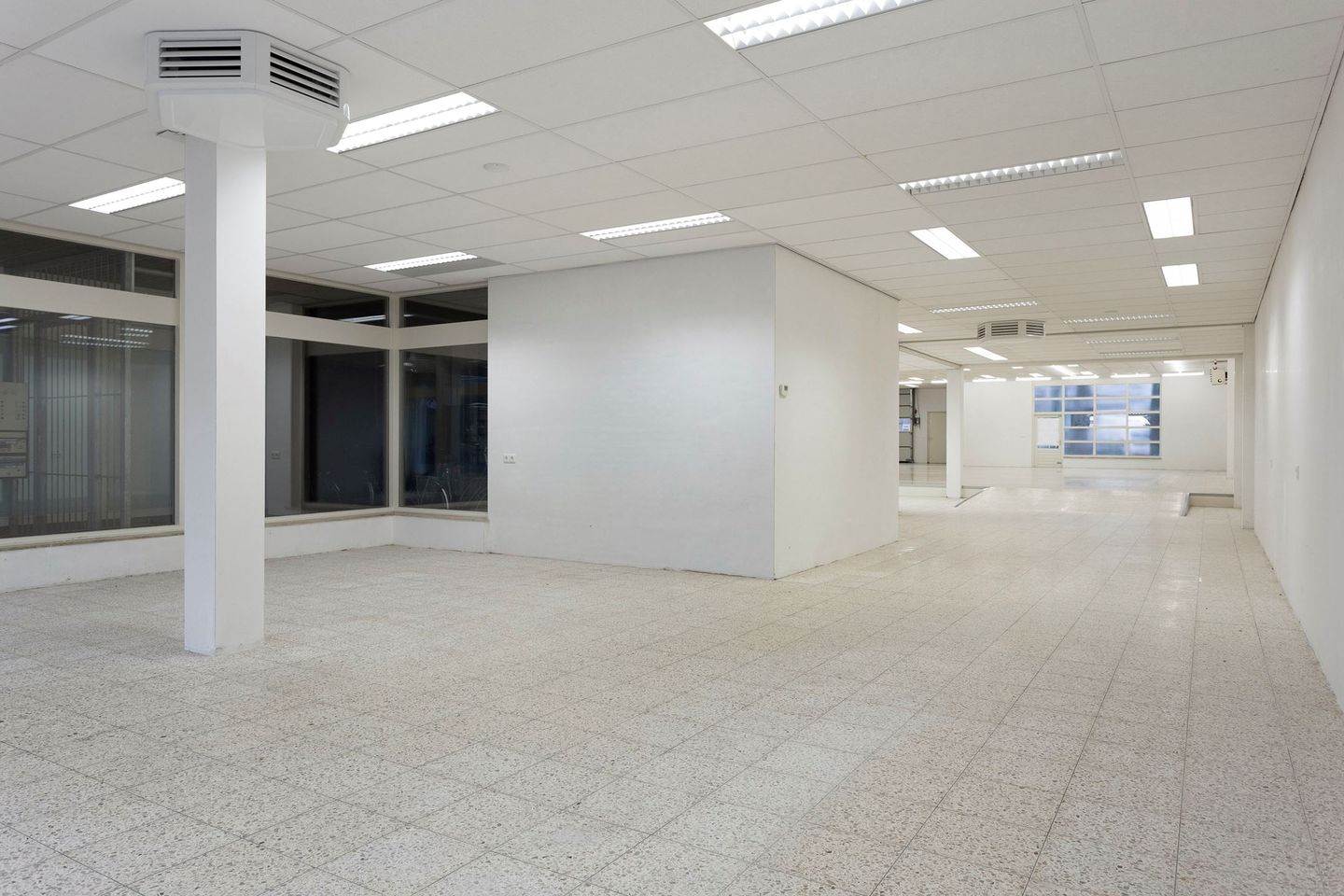 View photo 4 of Diezerplein 26
