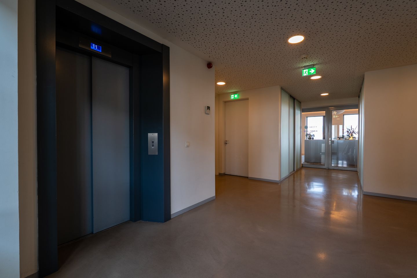 View photo 4 of Lloydstraat 210