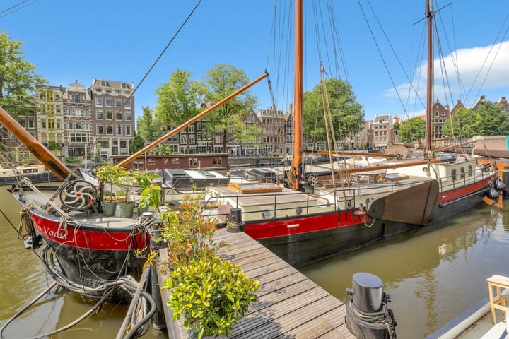 Photo 1 of Binnenkant 23-L