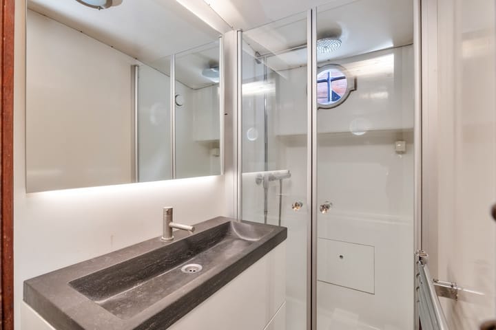 Photo 14 of Binnenkant 23-L