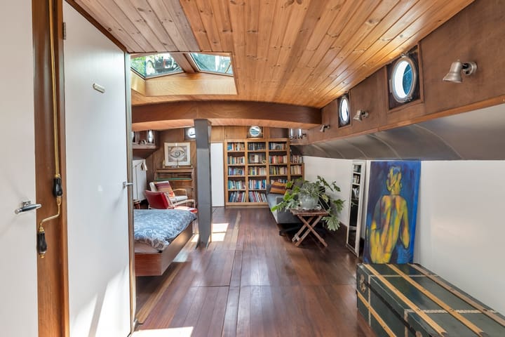 Photo 15 of Binnenkant 23-L