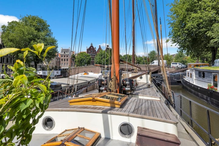 Photo 33 of Binnenkant 23-L