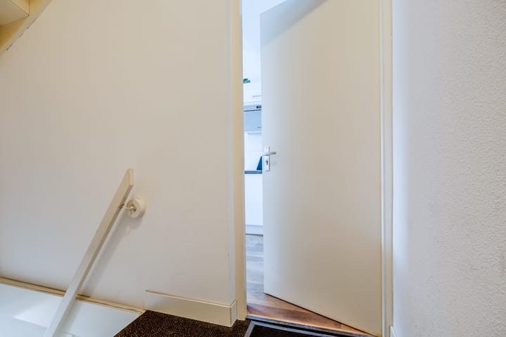 Photo 7 of Leliestraat 1-B