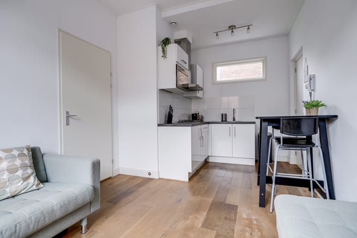 Photo 13 of Leliestraat 1-B