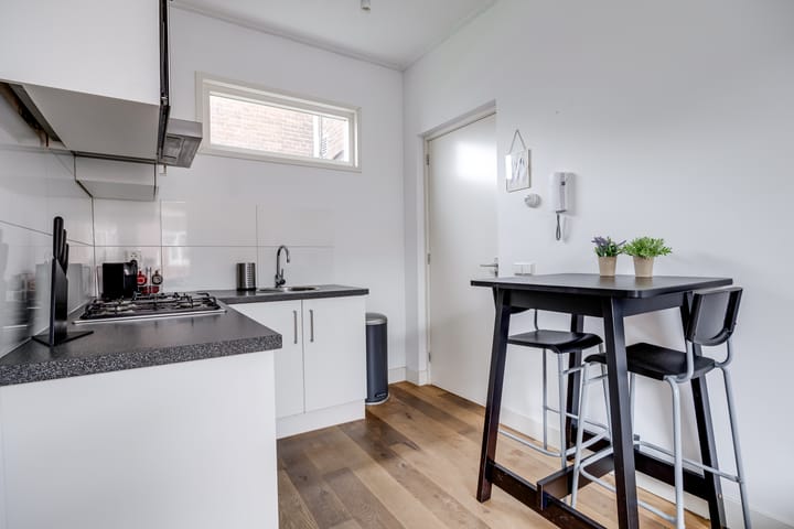 Photo 15 of Leliestraat 1-B