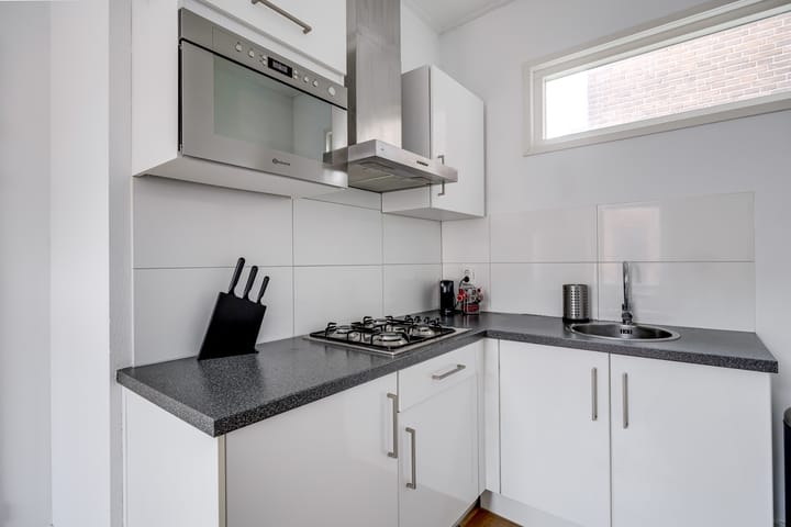 Photo 16 of Leliestraat 1-B