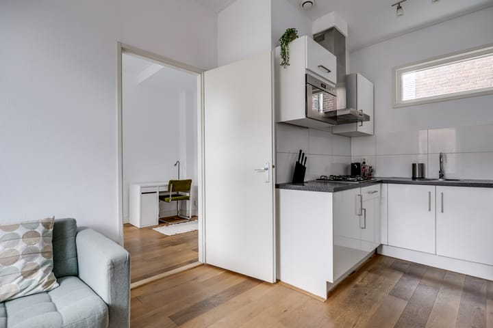 Photo 19 of Leliestraat 1-B