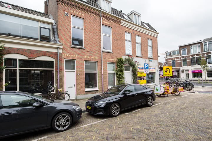 Photo 33 of Leliestraat 1-B