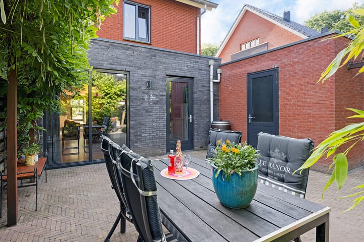 Photo 48 of Overstoep 30