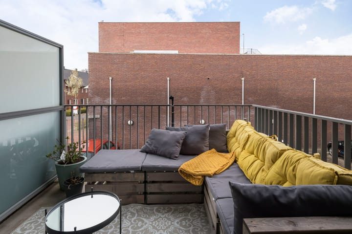 Photo 4 of Pieter van Vollenhovenstraat 7