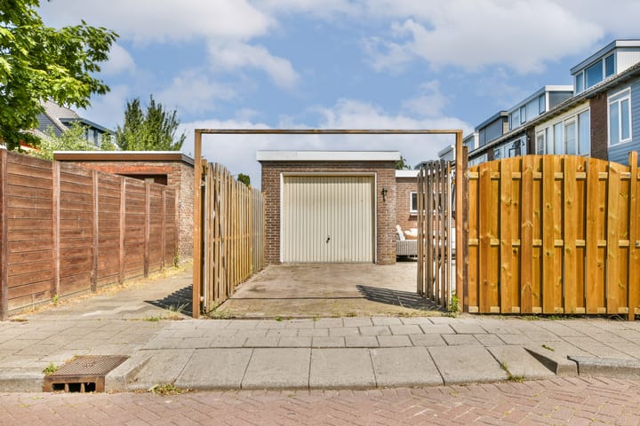 Foto 4 van Schweitzerplein 1