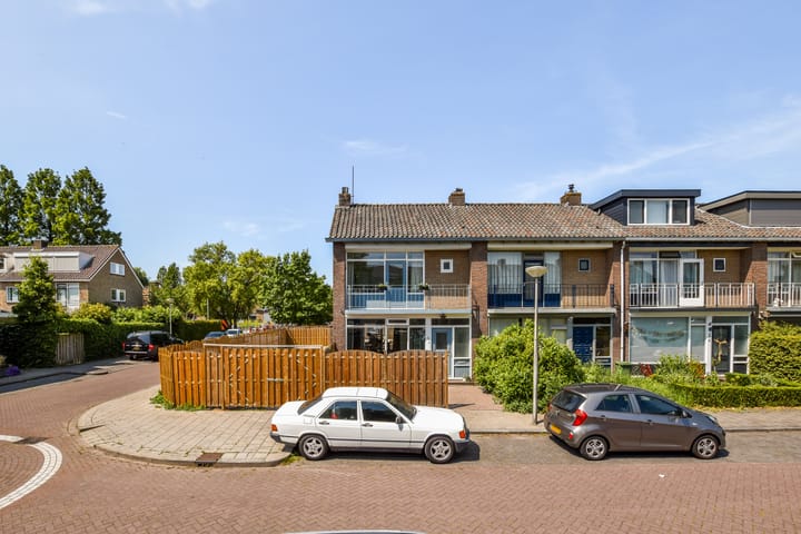 Foto 6 van Schweitzerplein 1