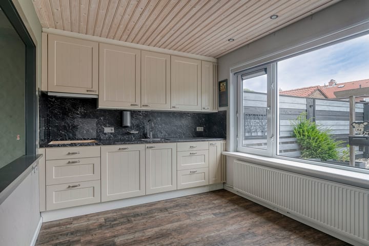 Photo 2 of Burgemeester Klinkhamerweg 68