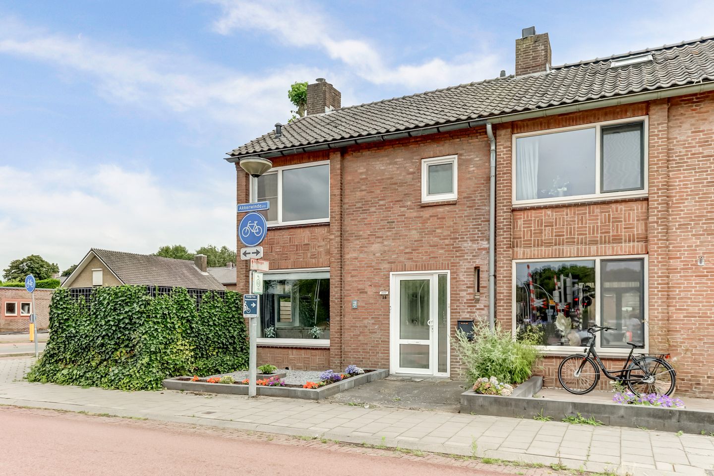 Photo 44 of Akkerwindestraat 38