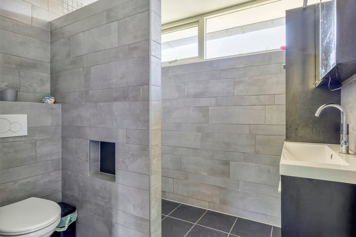 Photo 17 of Van Hoogstratenweg 2