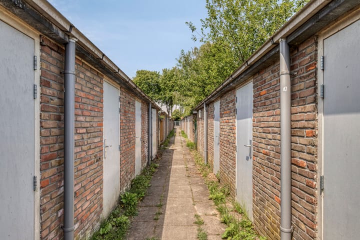 Photo 28 of René van Chalônstraat 29