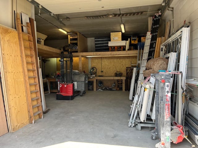 View photo 2 of Slotenmakerstraat 33