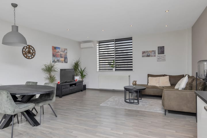 Foto 14 van Plutolaan 23