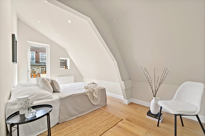 Foto 25 van Zestienhovenstraat 48-A