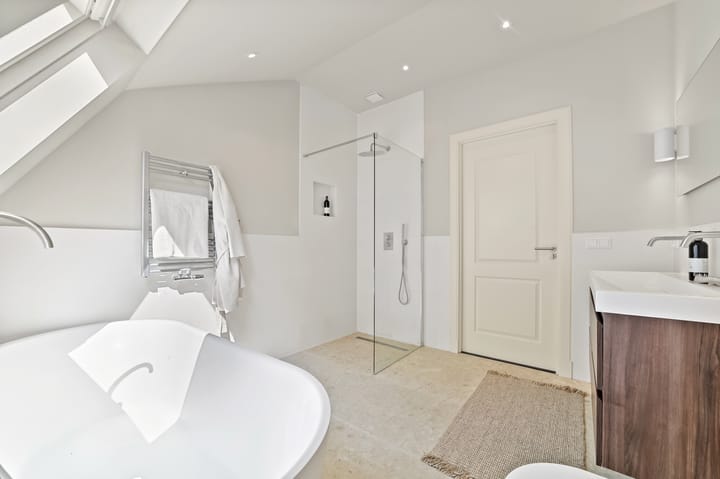 Foto 31 van Zestienhovenstraat 48-A