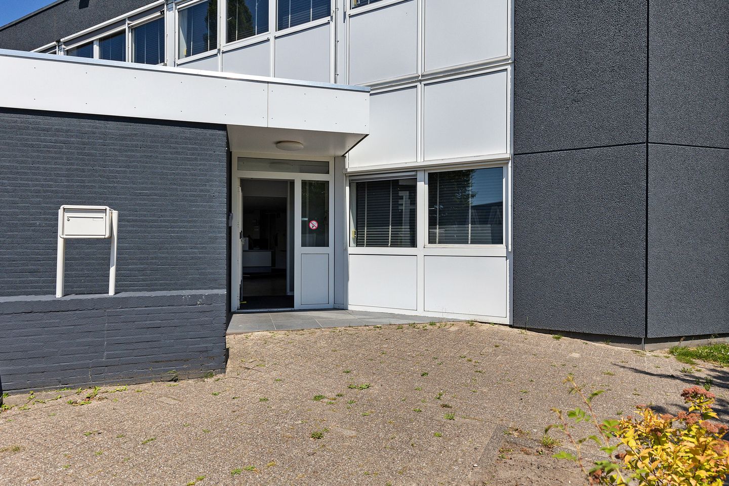 View photo 2 of Ouddeelstraat 7-a