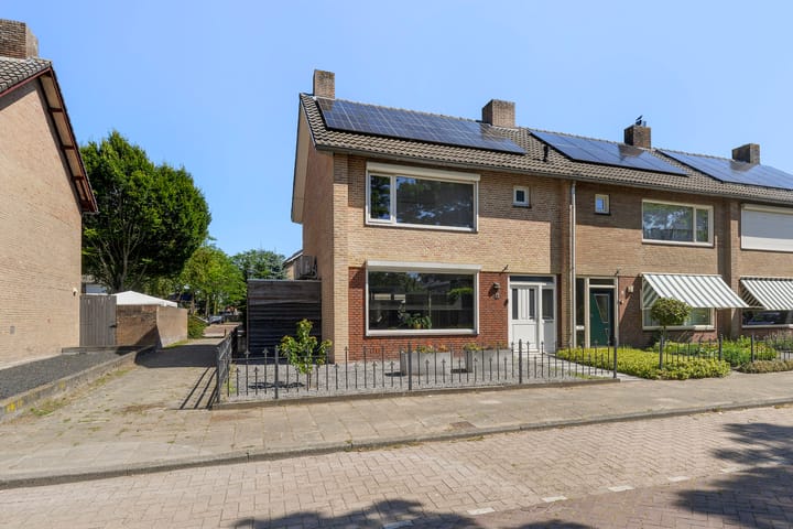 Photo 1 of Hugo van der Goesstraat 6