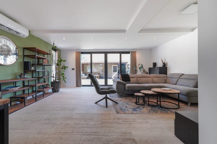 Photo 11 of Hugo van der Goesstraat 6