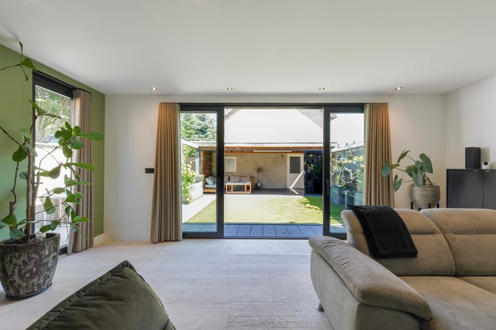 Photo 12 of Hugo van der Goesstraat 6