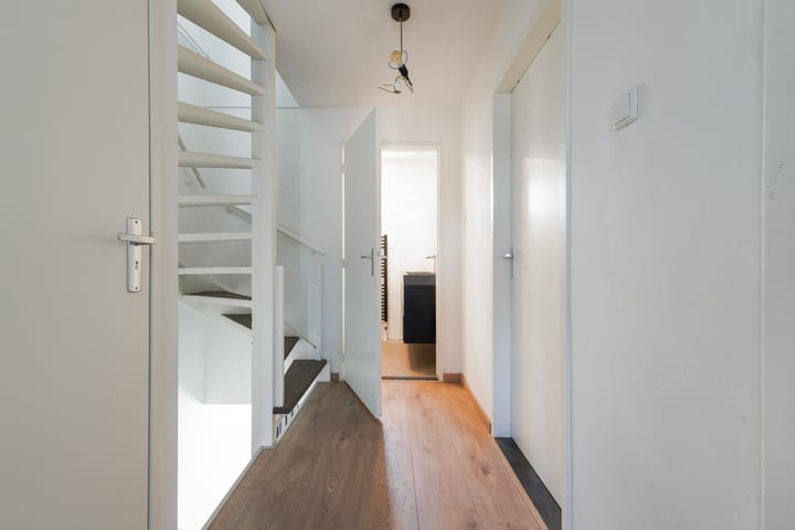 Photo 16 of Hugo van der Goesstraat 6