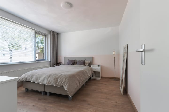 Photo 19 of Hugo van der Goesstraat 6